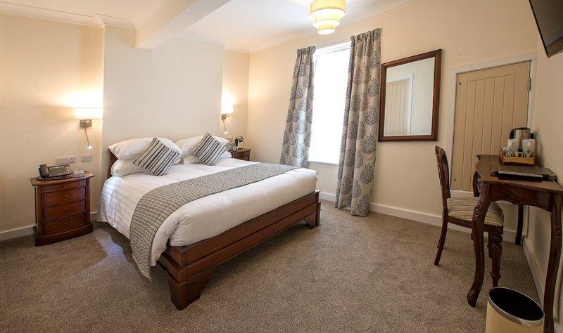 The Bishops Table Hotel Farnham  Exterior photo